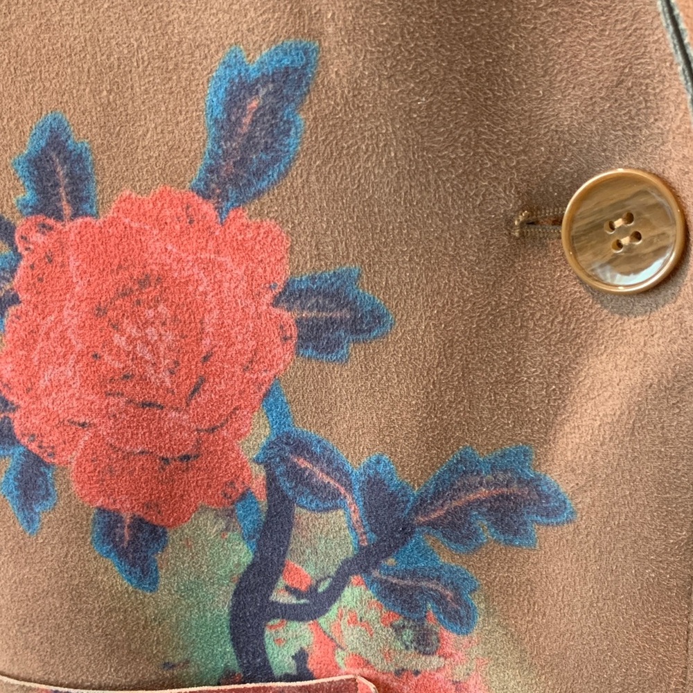 Floral Tan Jacket with Red and Blue Accents - Picture 5 of 7